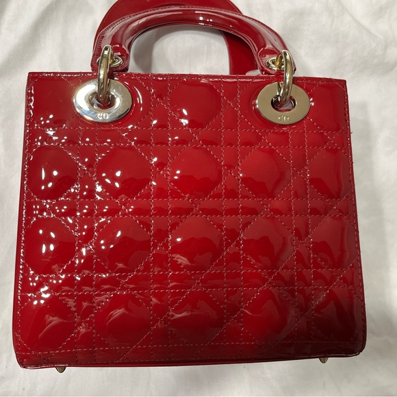 DIOR - Lady Dior medium in red patent - Picture 2 of 13